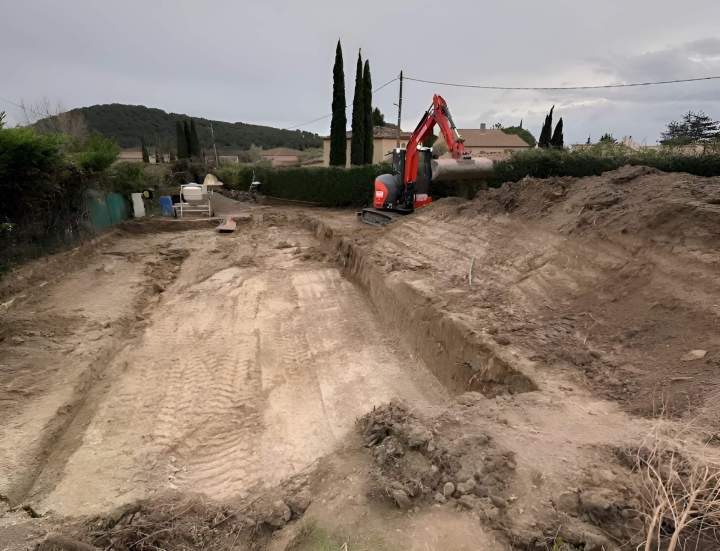 Travaux de terrassement pour la construction d'une piscine Lambesc